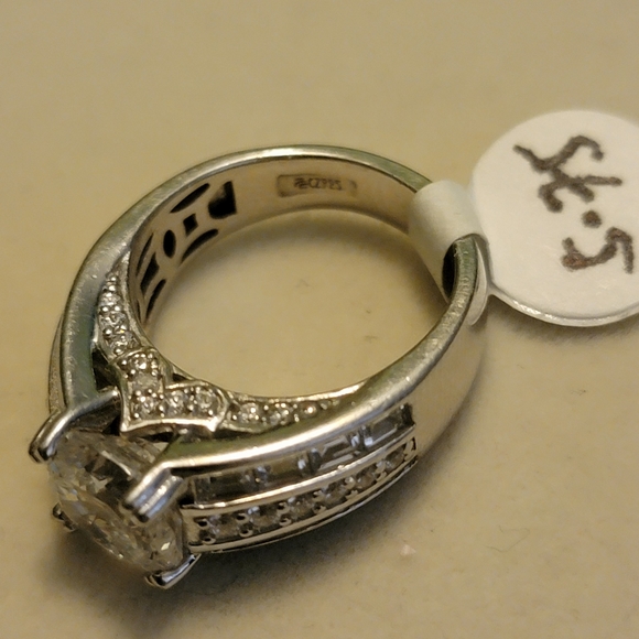 Sterling silver 925 cz ring size 5.75 - Picture 2 of 2